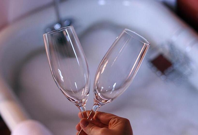 标准间, Mamere's Guest House