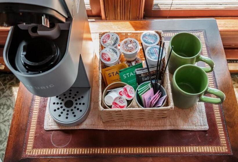 标准间, Mamere's Guest House