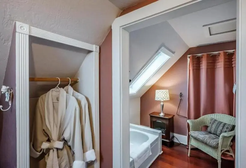 デラックスルーム, Mamere's Guest House