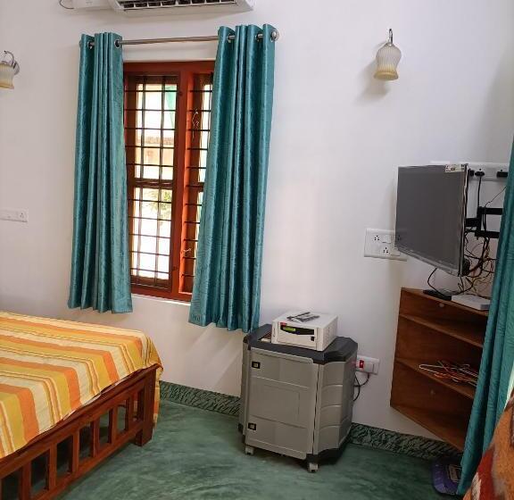 بانگلوی لوکس, Kadalamma Beach Homestay