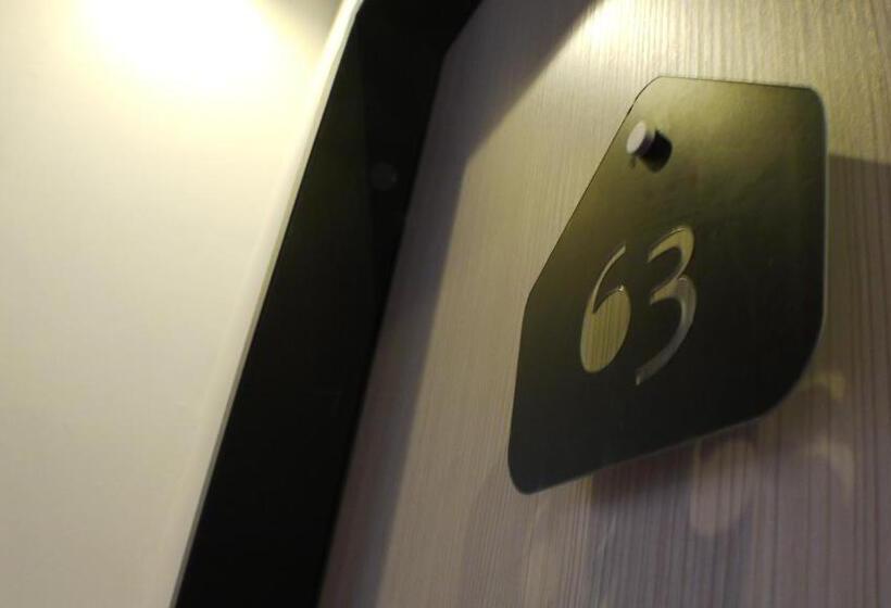 Quarto Estandar Cama King, Hako