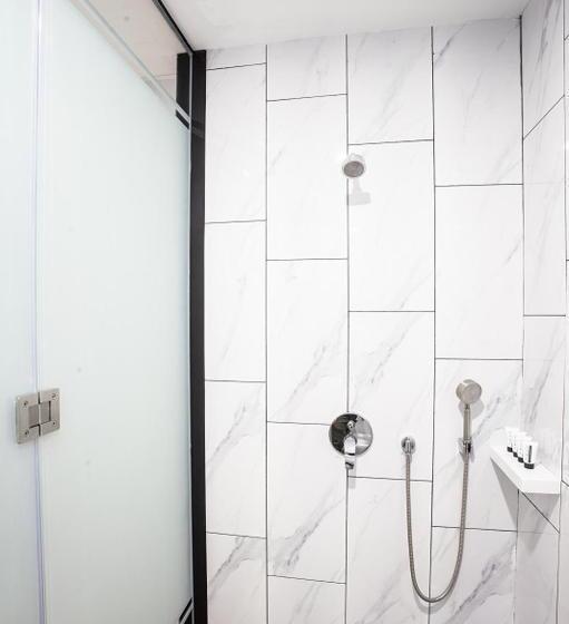 Quarto Estandar, Hako