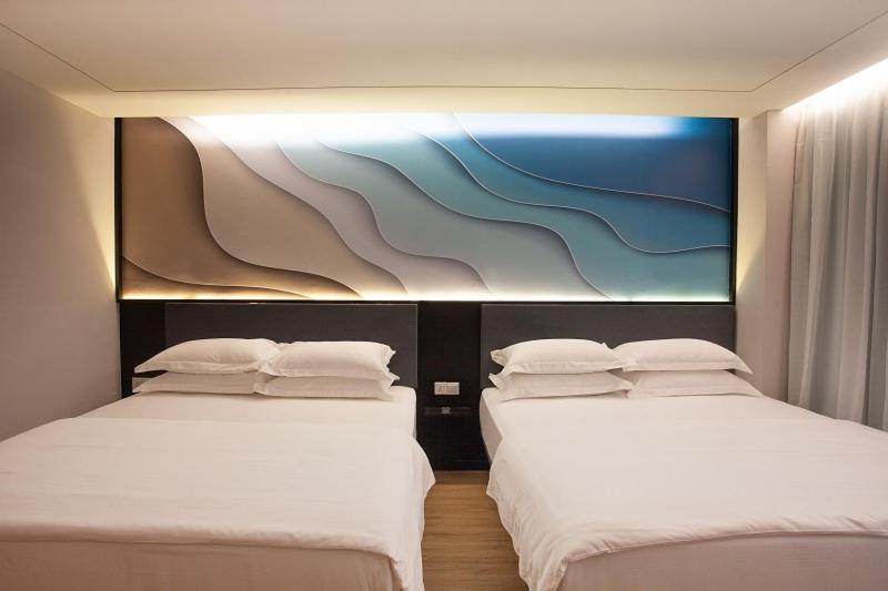 Quarto Familiar Deluxe, Hako