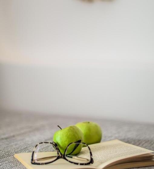 جناح سرير كينج, Glaronissi Beach