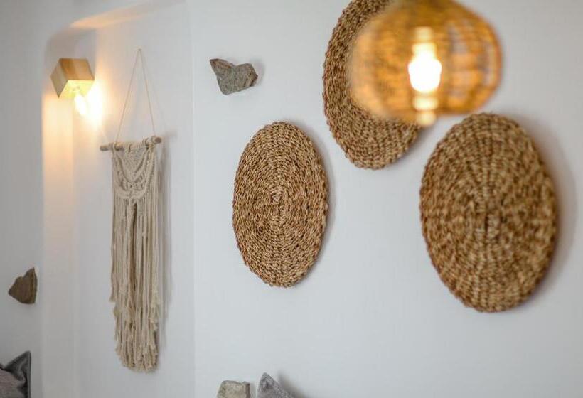 جناح سرير كينج, Glaronissi Beach