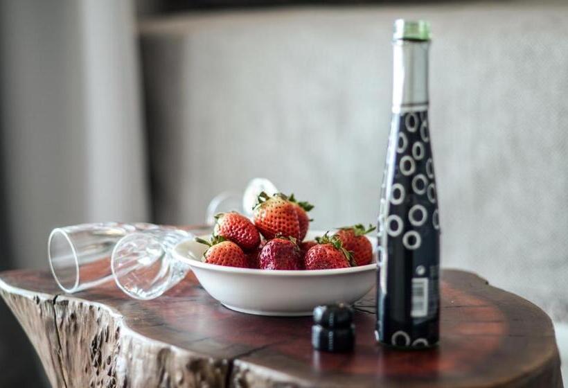 جناح سرير كينج, Glaronissi Beach