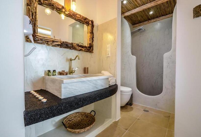 جناح سرير كينج, Glaronissi Beach