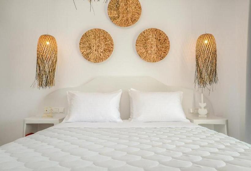 جناح سرير كينج, Glaronissi Beach