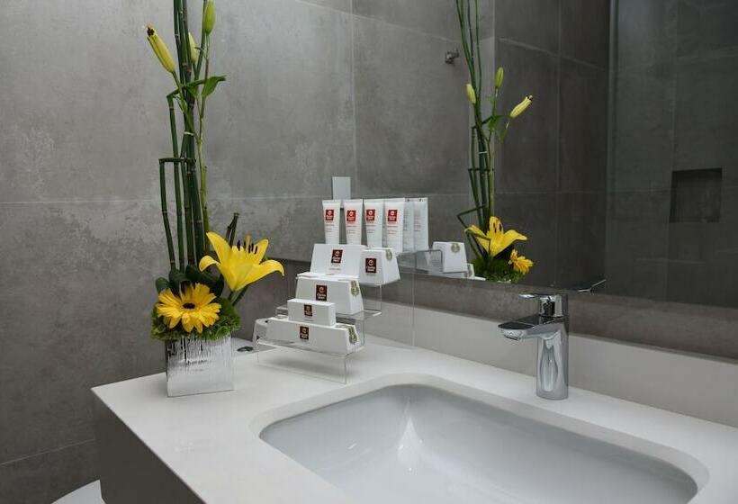 标准间, Sabana Park