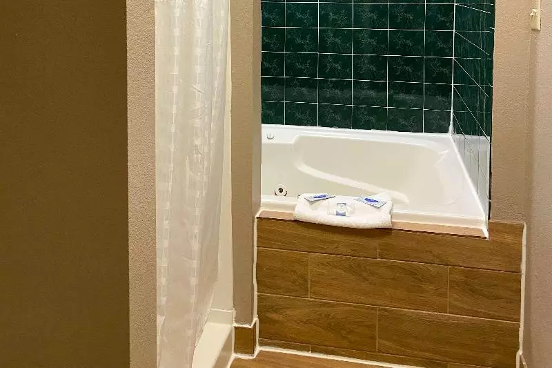 キングサイズベッドのスタンダードルーム, Quality Inn & Suites