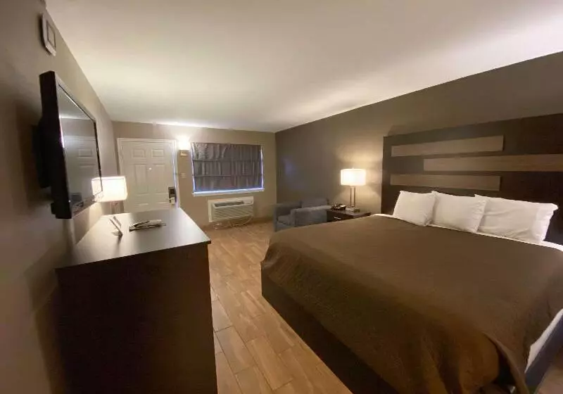 キングサイズベッドのスタンダードルーム, Quality Inn & Suites