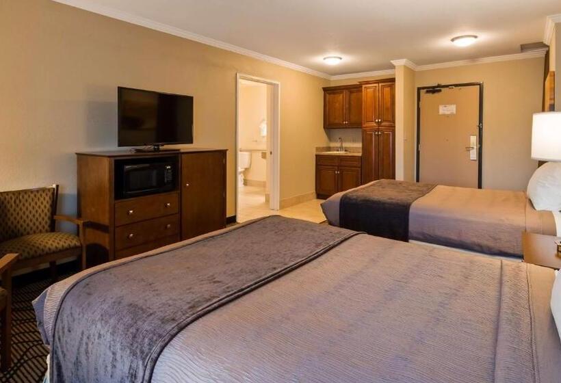 带2个双人床的标准工作室, Best Western John Muir Inn