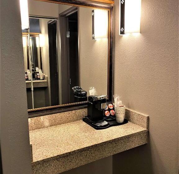 غرفة قياسية لذوى الاحتياجات الخاصة, Best Western Plus Kelly Inn