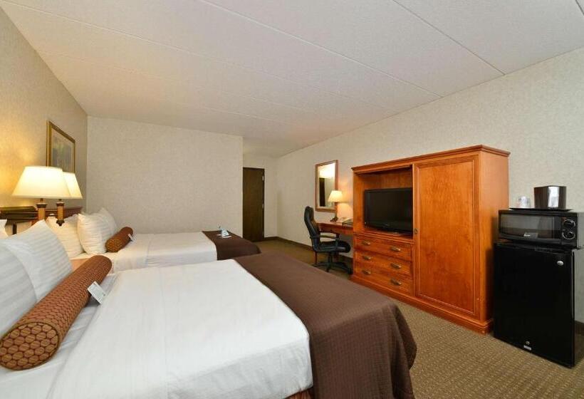 غرفة قياسية مطلّة علي حمام السباحة, Best Western Plus Kelly Inn