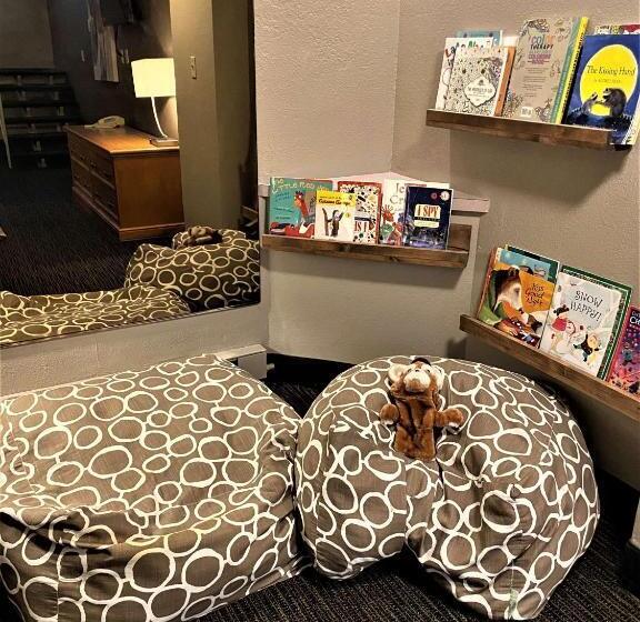 جناح, Best Western Plus Kelly Inn