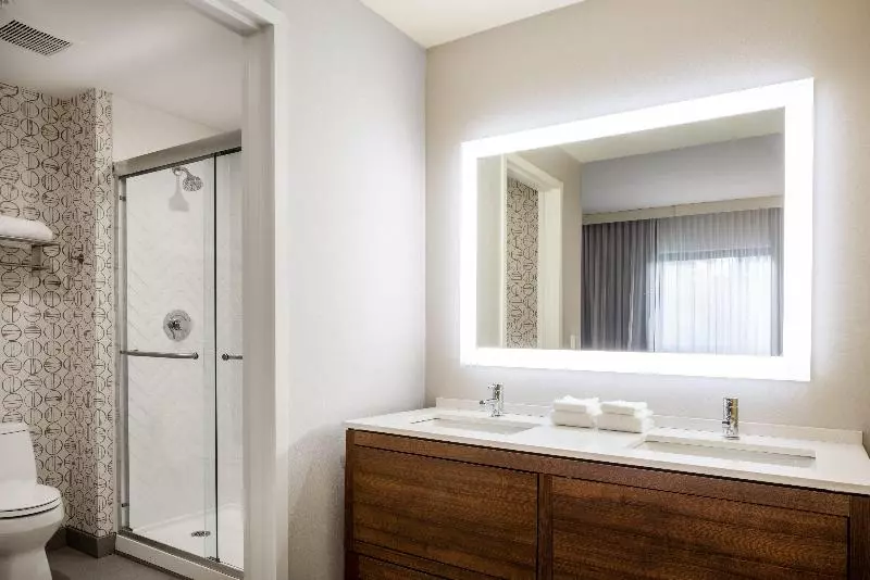 Sviitti King-vuode, Holiday Inn Long Island Islip Arpt East, An Ihg