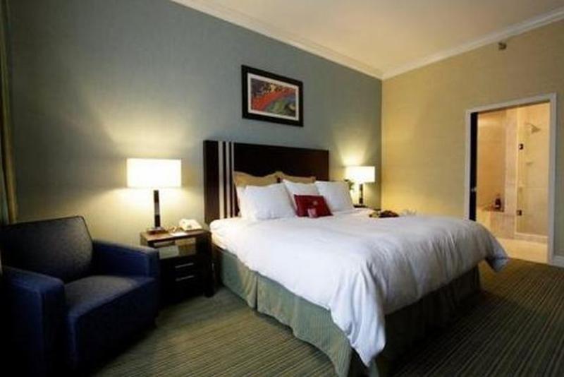 اتاق استاندارد با تخت بزرگ, Holiday Inn   Long Island   Islip Arpt East, An Ihg