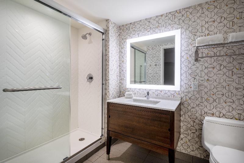 Стандартный Номер Кровать Кинг, Holiday Inn   Long Island   Islip Arpt East, An Ihg