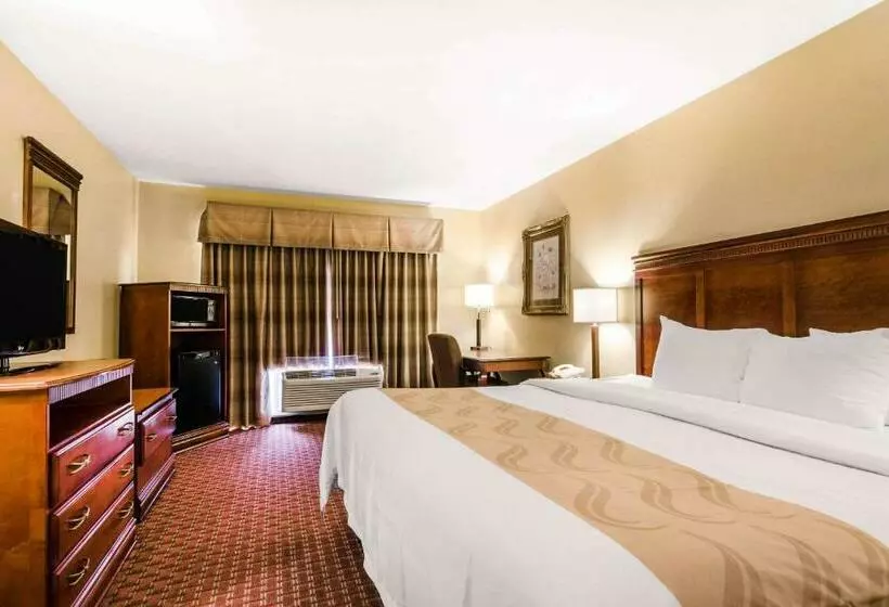 اتاق استاندارد با تخت بزرگ, Quality Inn & Suites Carthage Near Precious Moments Chapel