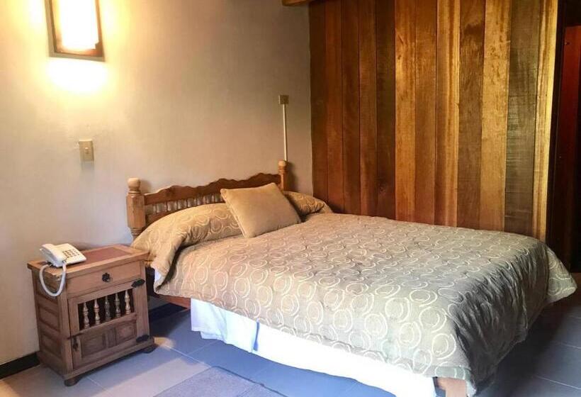 غرفة قياسية ثلاثية, El Camino Real