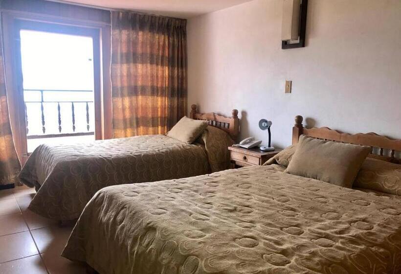 חדר סטנדרט לשלושה, El Camino Real