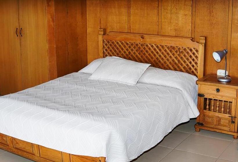 חדר סטנדרט, El Camino Real