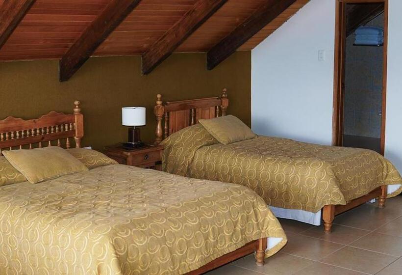 غرفة قياسية ثلاثية, El Camino Real