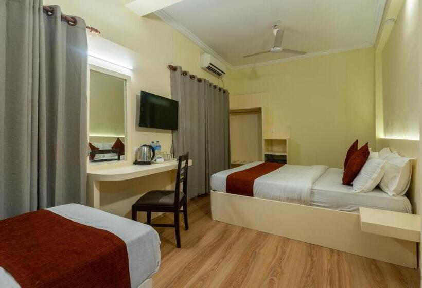 اتاق استاندارد سه نفره, Peaceland Lumbini