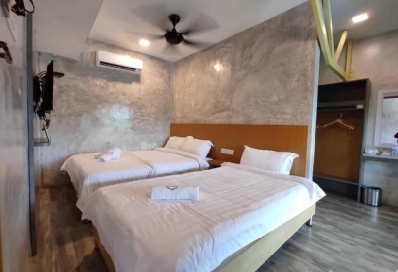 اتاق لوکس سه تخته, Rick Resort Teluk Intan