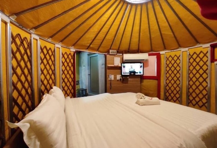 اتاق لوکس با تخت بزرگ, Rick Resort Teluk Intan