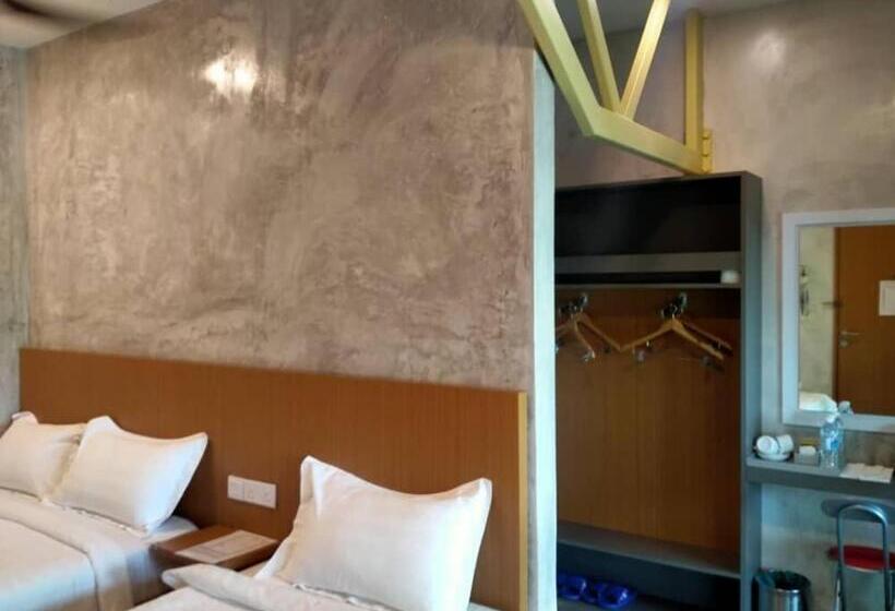 غرفة ديلوكس ثلاثية, Rick Resort Teluk Intan