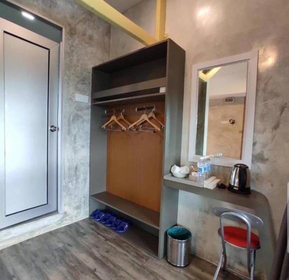 اتاق لوکس سه تخته, Rick Resort Teluk Intan