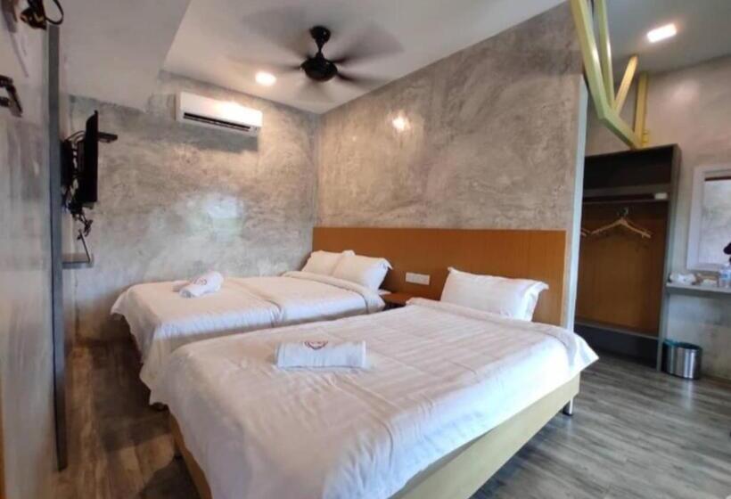 디럭스 트리플 룸, Rick Resort Teluk Intan