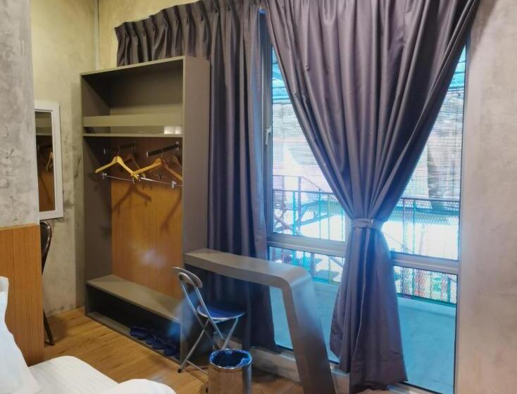 اتاق لوکس سه تخته, Rick Resort Teluk Intan