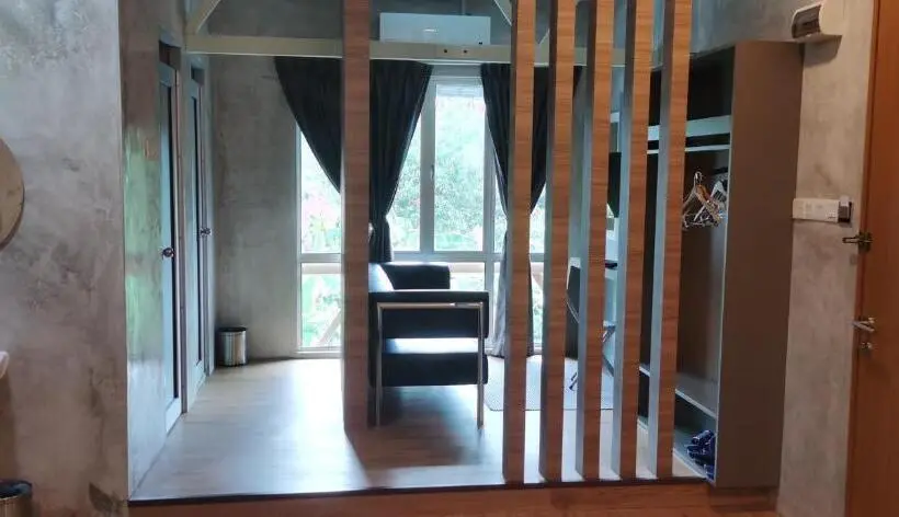 スーペリアの4人部屋, Rick Resort Teluk Intan