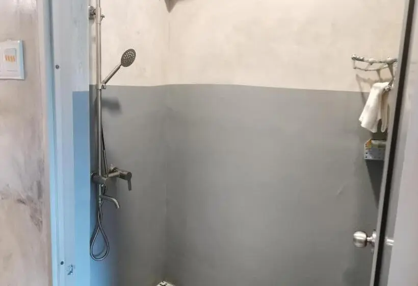 スーペリアの4人部屋, Rick Resort Teluk Intan