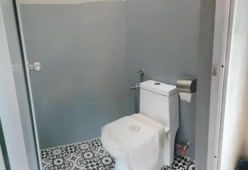 スーペリアの4人部屋, Rick Resort Teluk Intan