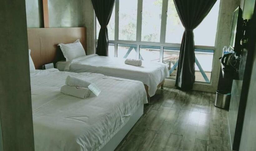 غرفة سوبيريور ثلاثية, Rick Resort Teluk Intan