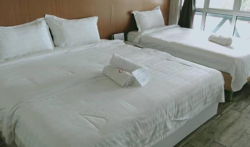 수피리어 트리플 룸, Rick Resort Teluk Intan