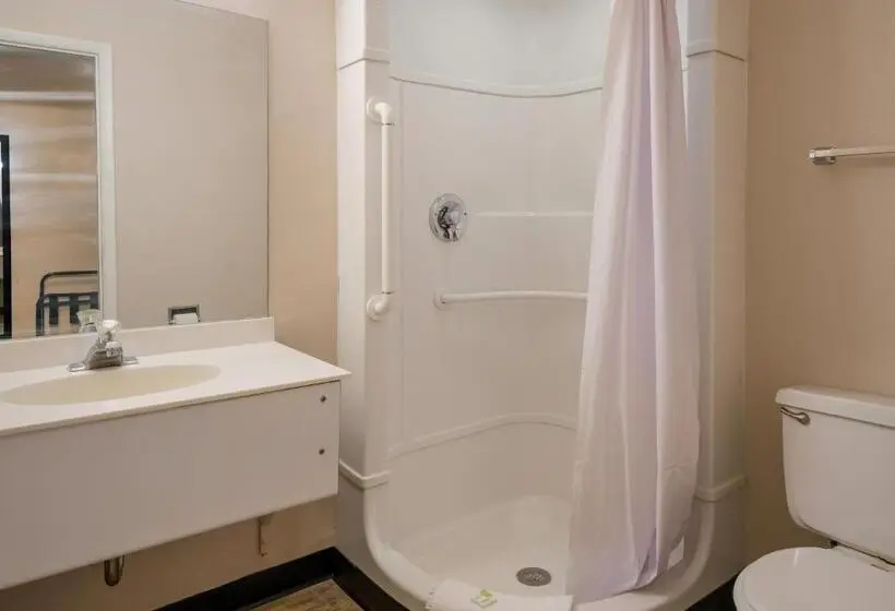 2ダブルベッドのスタンダードルーム, Knights Inn Grand Rapids East Airport