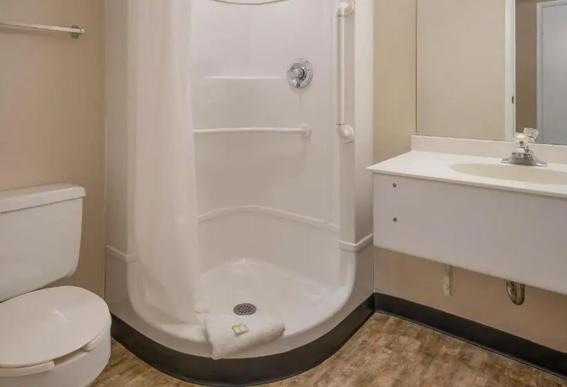 2ダブルベッドのスタンダードルーム, Knights Inn Grand Rapids East Airport