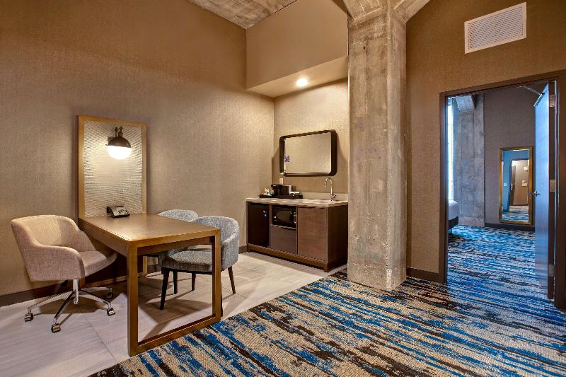 Suite King Size Seng, Embassy Suites By Hilton Rockford Riverfront