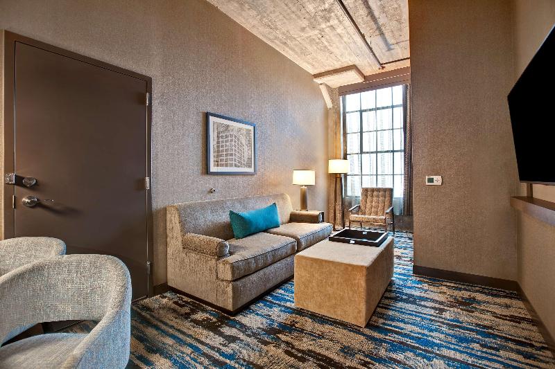Suite Queen Bed, Embassy Suites By Hilton Rockford Riverfront