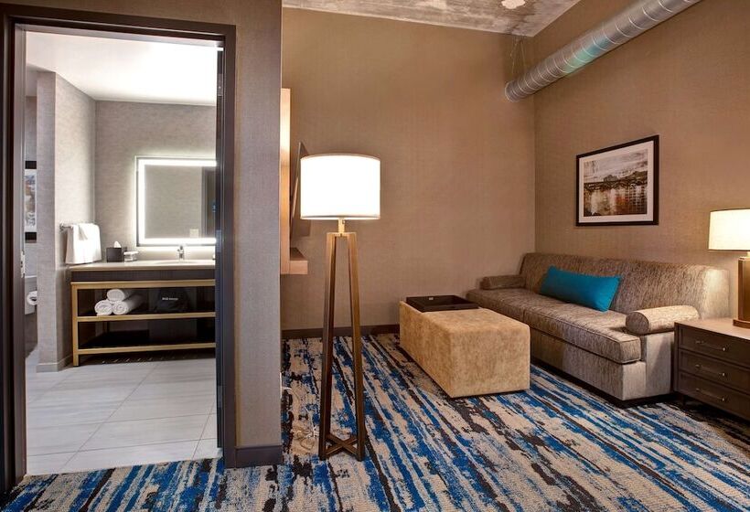 Suite Tilpasset til Handicappede, Embassy Suites By Hilton Rockford Riverfront