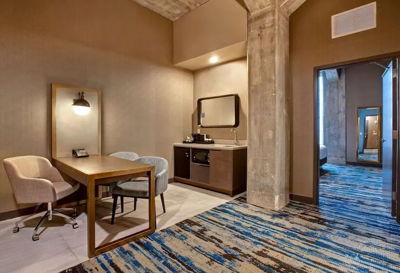 身障者適用スイートルーム, Embassy Suites By Hilton Rockford Riverfront