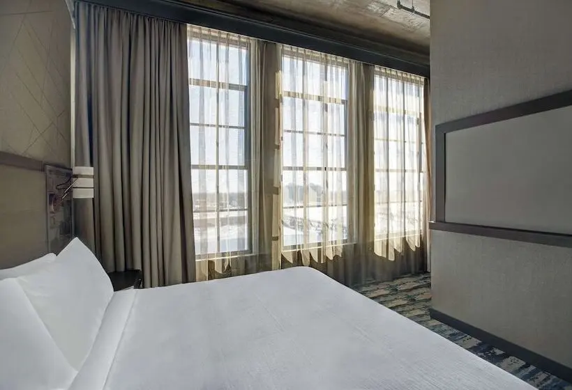 ダブルベッドのスタンダードスタジオ, Embassy Suites By Hilton Rockford Riverfront