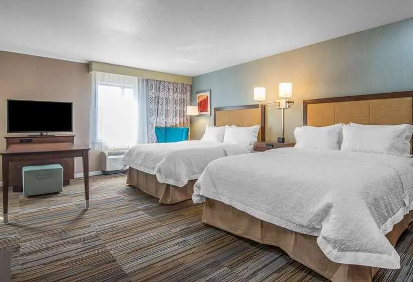 クイーンサイズベッドのスイートルーム, Embassy Suites By Hilton Rockford Riverfront