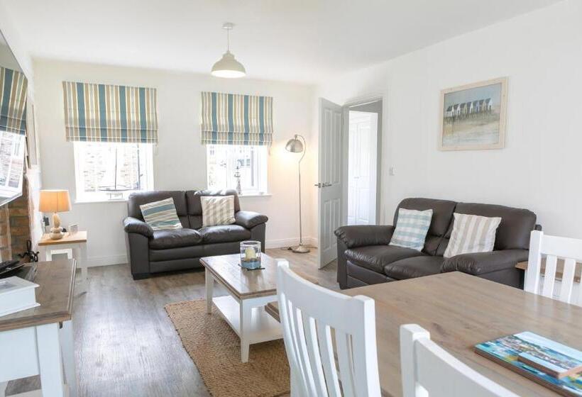 קוטג'' סופריור, The Bay Filey