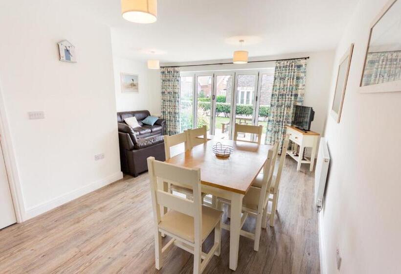 קוטג'' סופריור, The Bay Filey