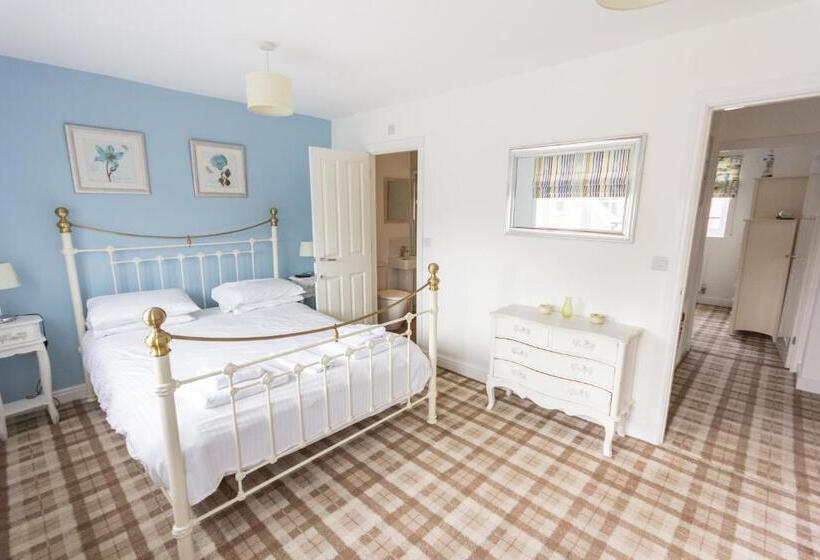 קוטג'' סופריור, The Bay Filey